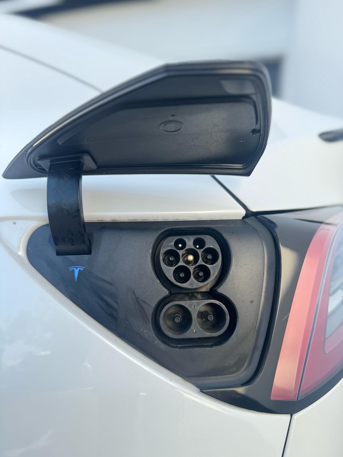 2023 TESLA MODEL Y PERFORMANCE MY23
